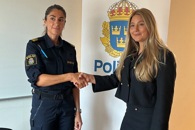 Kommunstyrelsens ordförande, Amanda Lindblad, och Tf. Lokalpolisområdeschef, Shilan Rasouli Jonsson.